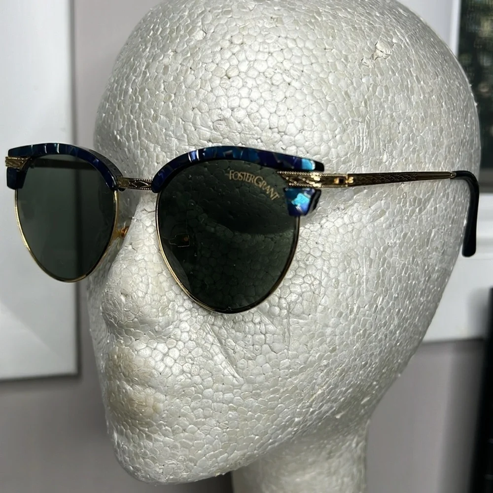 Foster Grant Blue Teal Gold tone Sunglasses Green Lenses